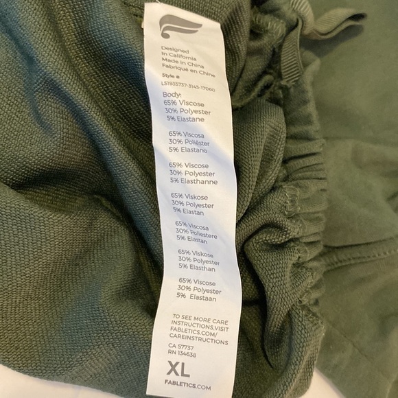 Fabletics women’s top three-quarter sleeves color is olive size extra large - Picture 8 of 9